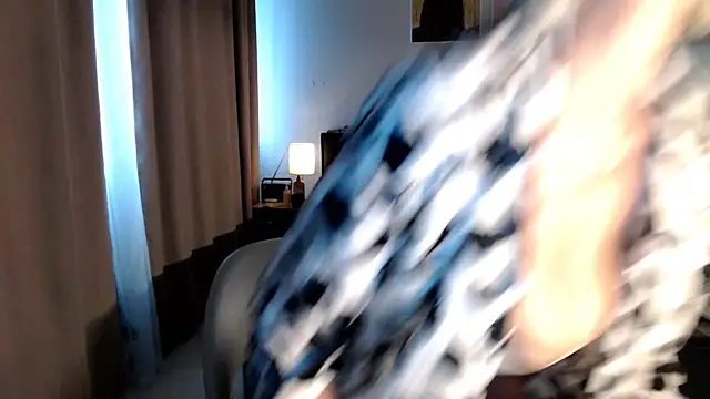 Snapshot of VivianCoke chatting on 22, 4, 2026 VivianCoke online show from 22, 4, 2026