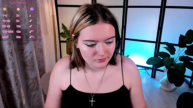 Snapshot of HeyMary chatting on 9, 10, 2025 HeyMary online show from 9, 10, 2025