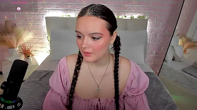 Snapshot of HeyMary chatting on 19, 9, 2025 HeyMary online show from 19, 9, 2025