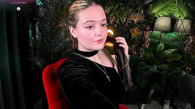 Snapshot of HeyMary chatting on 22, 9, 2025 HeyMary online show from 22, 9, 2025