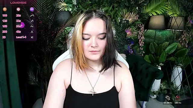 Snapshot of HeyMary chatting on 11, 11, 2025 HeyMary online show from 11, 11, 2025