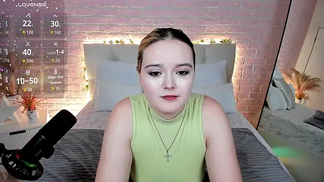 Snapshot of HeyMary chatting on 16, 9, 2025 HeyMary online show from 16, 9, 2025