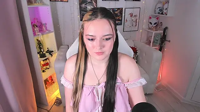 Snapshot of HeyMary chatting on 18, 9, 2025 HeyMary online show from 18, 9, 2025