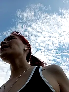 dulcelatin21 online show from 5, 10, 2025