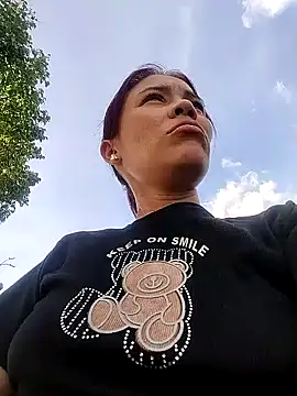 dulcelatin21 online show from 4, 11, 2025