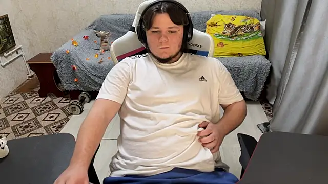 Snapshot of desiredude9 chatting on 20, 10, 2025 desiredude9 online show from 20, 10, 2025