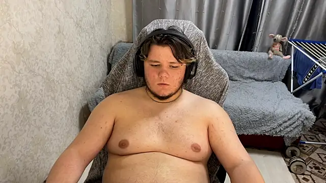 Snapshot of desiredude9 chatting on 12, 9, 2025 desiredude9 online show from 12, 9, 2025