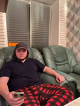 Snapshot of desiredude9 chatting on 21, 11, 2025 desiredude9 online show from 21, 11, 2025