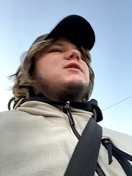 Snapshot of desiredude9 chatting on 18, 10, 2025 desiredude9 online show from 18, 10, 2025