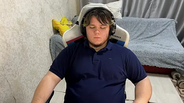 Snapshot of desiredude9 chatting on 22, 9, 2025 desiredude9 online show from 22, 9, 2025