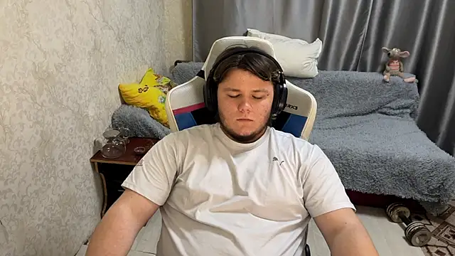 Snapshot of desiredude9 chatting on 23, 9, 2025 desiredude9 online show from 23, 9, 2025