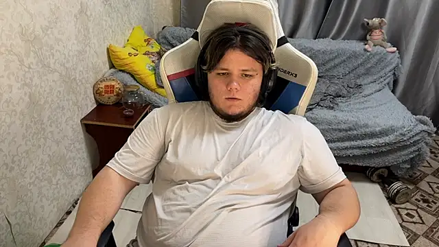 Snapshot of desiredude9 chatting on 24, 9, 2025 desiredude9 online show from 24, 9, 2025