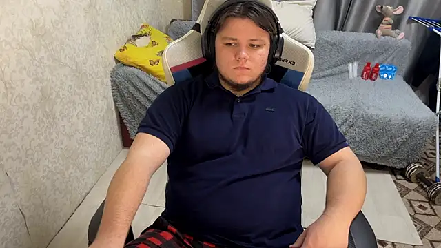 Snapshot of desiredude9 chatting on 2, 10, 2025 desiredude9 online show from 2, 10, 2025