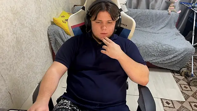 Snapshot of desiredude9 chatting on 6, 10, 2025 desiredude9 online show from 6, 10, 2025