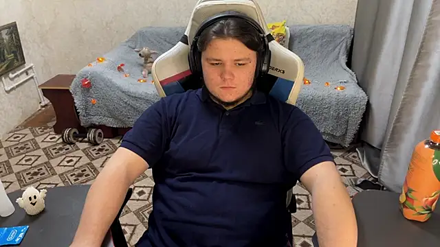 Snapshot of desiredude9 chatting on 17, 10, 2025 desiredude9 online show from 17, 10, 2025