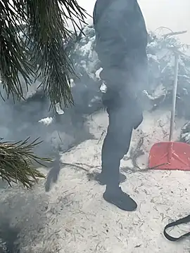 Snapshot of desiredude9 chatting on 14, 11, 2025 desiredude9 online show from 14, 11, 2025