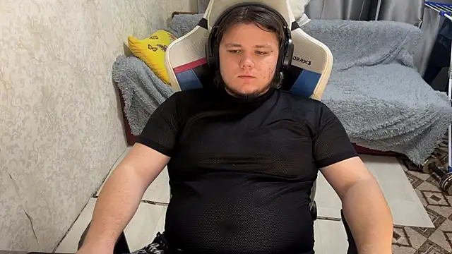 Snapshot of desiredude9 chatting on 5, 10, 2025 desiredude9 online show from 5, 10, 2025