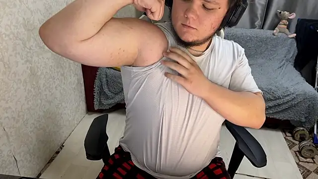 Snapshot of desiredude9 chatting on 27, 9, 2025 desiredude9 online show from 27, 9, 2025