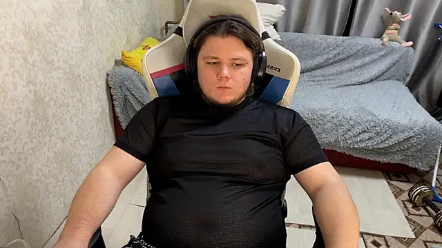 Snapshot of desiredude9 chatting on 7, 10, 2025 desiredude9 online show from 7, 10, 2025