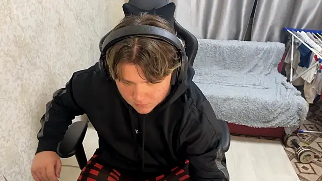 Snapshot of desiredude9 chatting on 13, 9, 2025 desiredude9 online show from 13, 9, 2025