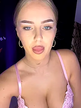 AubrieleRouj1 online show from 9, 11, 2025