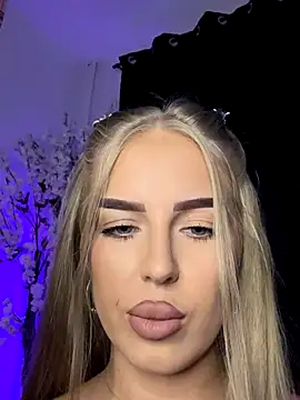 AubrieleRouj1 online show from 2, 10, 2025