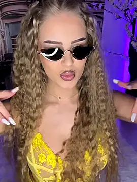 AubrieleRouj1 online show from 8, 1, 2026