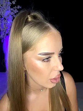 AubrieleRouj1 online show from 22, 9, 2025