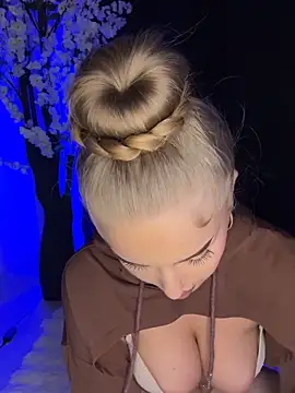 AubrieleRouj1 online show from 20, 12, 2025