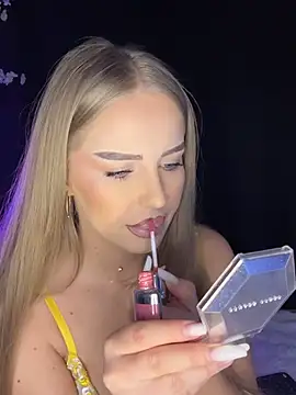 Snapshot of AubrieleRouj1 chatting on 9, 2, 2026 AubrieleRouj1 online show from 9, 2, 2026