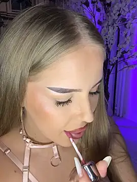 AubrieleRouj1 online show from 12, 1, 2026