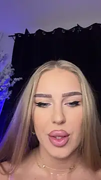 Snapshot of AubrieleRouj1 chatting on 19, 2, 2026 AubrieleRouj1 online show from 19, 2, 2026