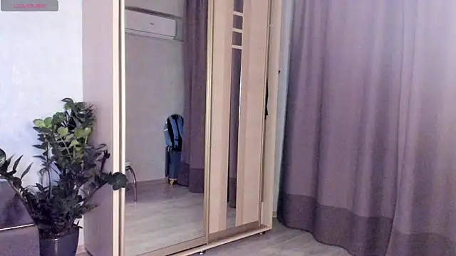 SaraShine  online show from 21, 10, 2025