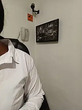 Snapshot of MAYE__13 chatting on 13, 6, 2026 MAYE 13 online show from 13, 6, 2026