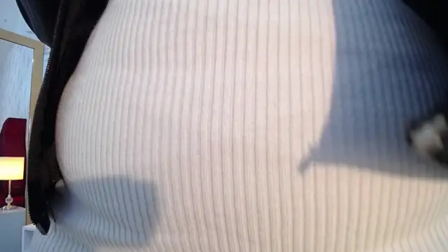 Snapshot of MargarettCooper chatting on 5, 11, 2025 MargarettCooper online show from 5, 11, 2025