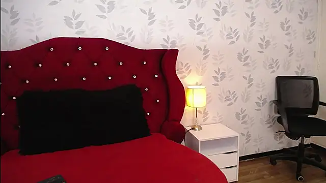 Snapshot of MargarettCooper chatting on 18, 11, 2025 MargarettCooper online show from 18, 11, 2025