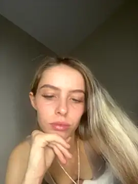 Snapshot of Angelloverxo chatting on 17, 10, 2025 Angelloverxo online show from 17, 10, 2025