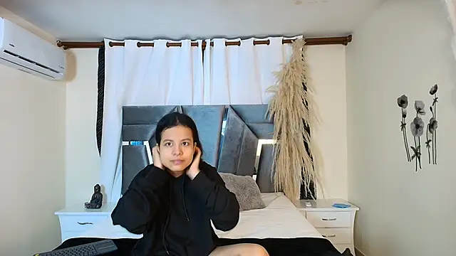 MiniLove 01 online show from 14, 10, 2025