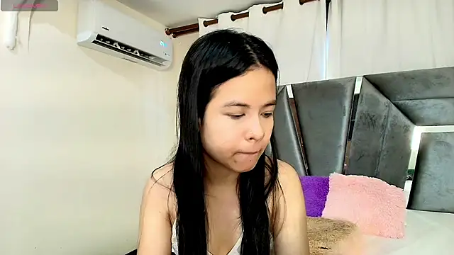 MiniLove 01 online show from 25, 5, 2026