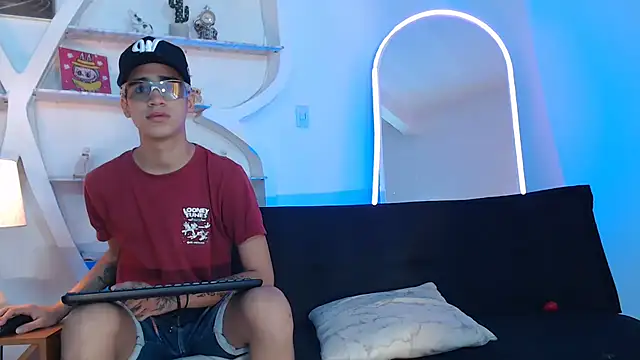 PRETTY FEM online show from 12, 9, 2025