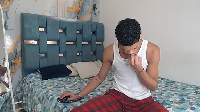 PRETTY FEM online show from 5, 4, 2026