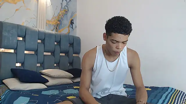 Snapshot of PRETTY_FEM chatting on 11, 2, 2026 PRETTY FEM online show from 11, 2, 2026