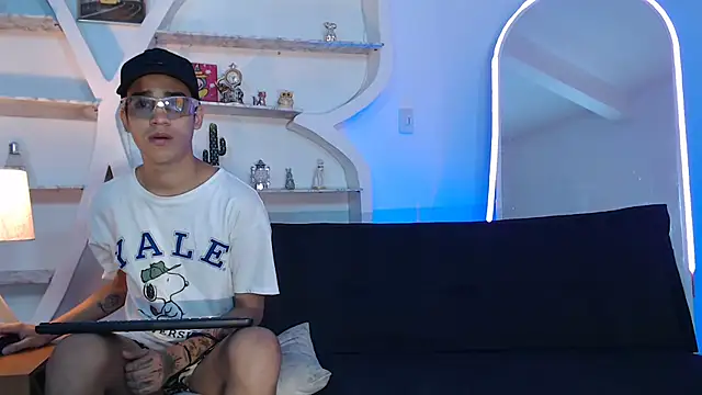 PRETTY FEM online show from 29, 9, 2025