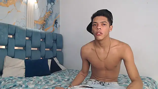 Snapshot of PRETTY_FEM chatting on 1, 3, 2026 PRETTY FEM online show from 1, 3, 2026