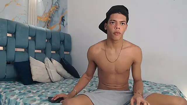 Snapshot of PRETTY_FEM chatting on 28, 2, 2026 PRETTY FEM online show from 28, 2, 2026