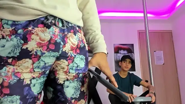 PRETTY FEM online show from 21, 10, 2025