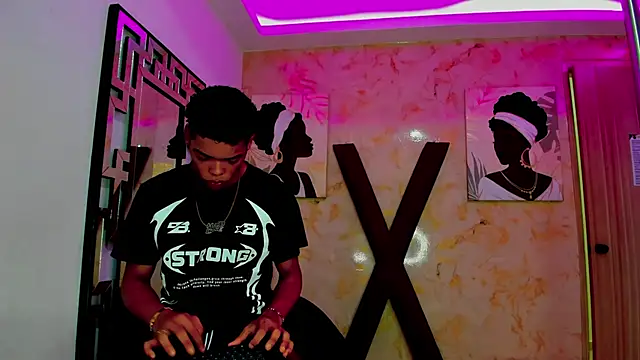 Snapshot of PRETTY_FEM chatting on 4, 2, 2026 PRETTY FEM online show from 4, 2, 2026