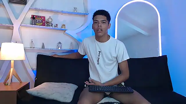 PRETTY FEM online show from 26, 9, 2025