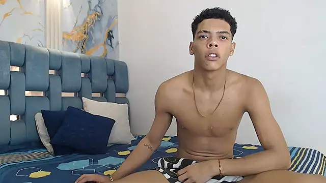 Snapshot of PRETTY_FEM chatting on 19, 2, 2026 PRETTY FEM online show from 19, 2, 2026