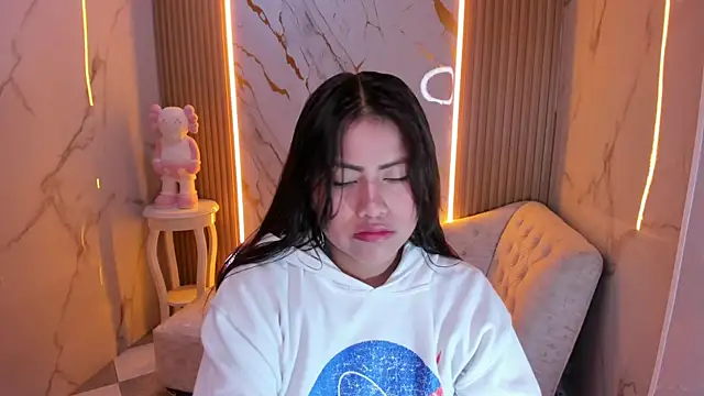 Victoria b  online show from 25, 9, 2025